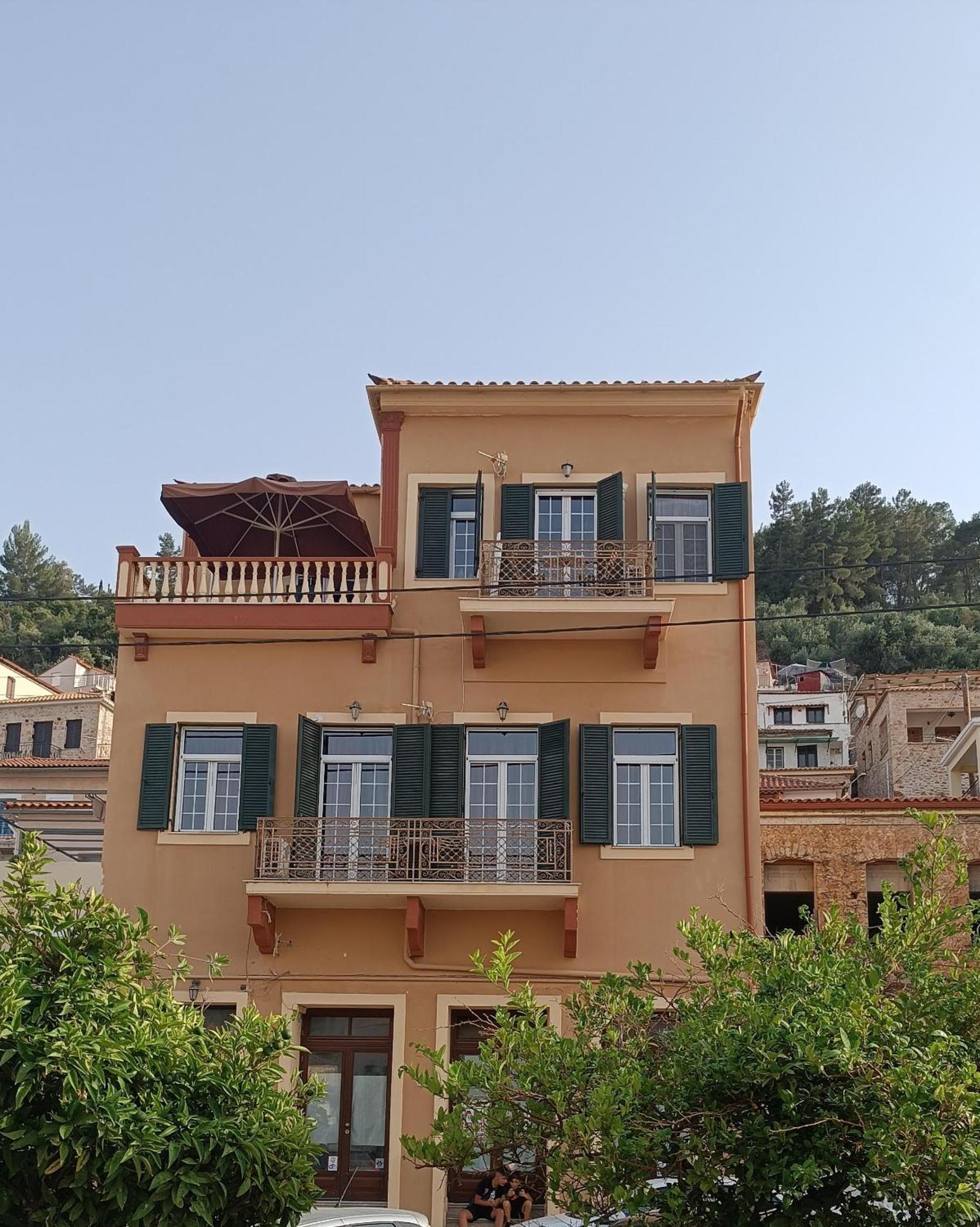 Amfitrion City Gythio Exterior foto